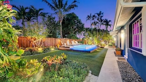 Outdoor pool, open 6:00 AM to midnight, pool umbrellas, pool loungers - Modern Oasis (Oakland Park)