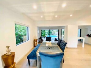 Interior - Luxury “ART DECO”Villa Waterfront POOL ❤️ (Miami)