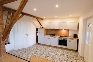 Kühlschrank, Ofen, Herdplatte, Geschirrspüler