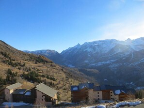 Exterior - 250m from ski slopes, 4th floor, view mountain, balcony, tv, ski locker, 27m², Auris en Oisans (Auris)