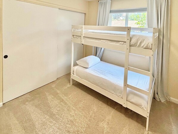 3 bedrooms, desk, iron/ironing board, travel cot