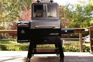 Property grounds - Reno Gem: 3.5 Miles to DT, 40 Miles to Tahoe (Reno)