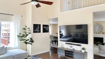 TV, fireplace, Netflix, Hulu