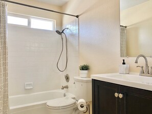 Bathtub, free toiletries, hair dryer, towels - Reno 3BR Home | BBQ Deck, Bunk Room & Midtown (Reno)