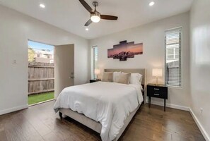 3 camere, biancheria da letto di alta qualità, una scrivania