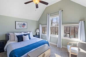 3 bedrooms, in-room safe, desk, iron/ironing board