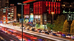 A brightly lit building with "The Mailbox" sign, surrounded by a busy street with moving vehicles. - Stunning Penthouse - Birmingham City Centre (Birmingham)