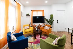 Interior - Colorful 4 BR in the Heart of University Circle! (Cleveland)