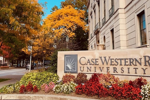 Spacious 8 BR Near CWRU, Cleveland Clinic, & UH!