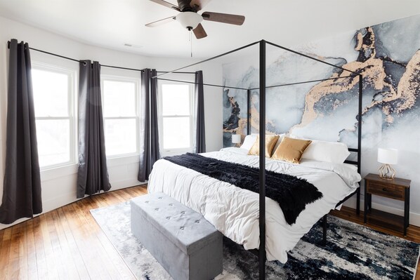 8 bedrooms, desk, iron/ironing board, travel cot