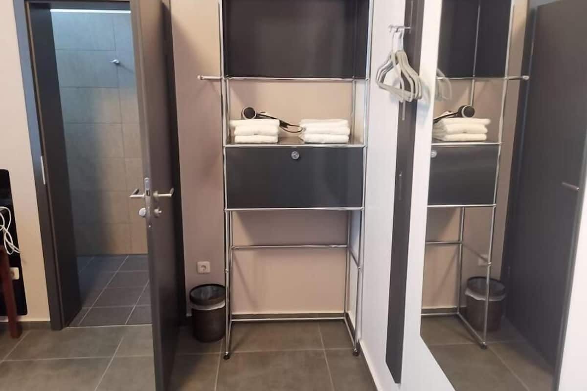 Habitación empresarial doble | Escritorio y wifi gratis