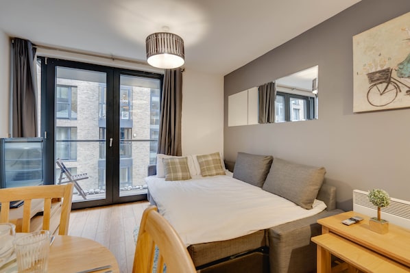 Apartment, 1 King Bed with Sofa bed | 1 bedroom, iron/ironing board, free WiFi, bed sheets - Impeccable 1-bed Apartment in Birmingham (Birmingham)