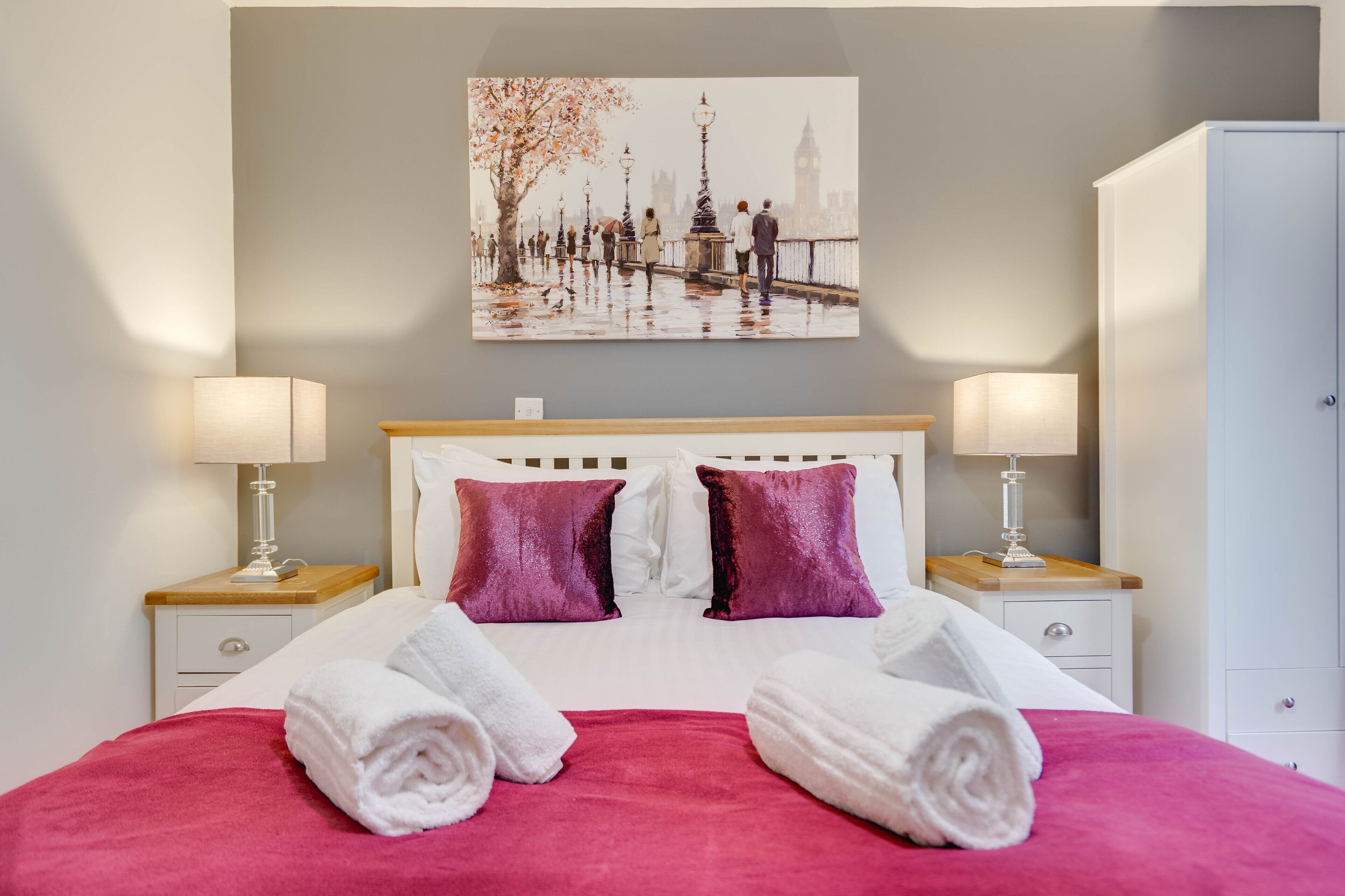 Apartment, 1 King Bed with Sofa bed | 1 bedroom, iron/ironing board, free WiFi, bed sheets