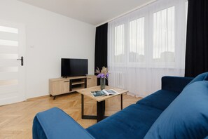 Living room - Al. Solidarności City View by Renters (Warsaw)