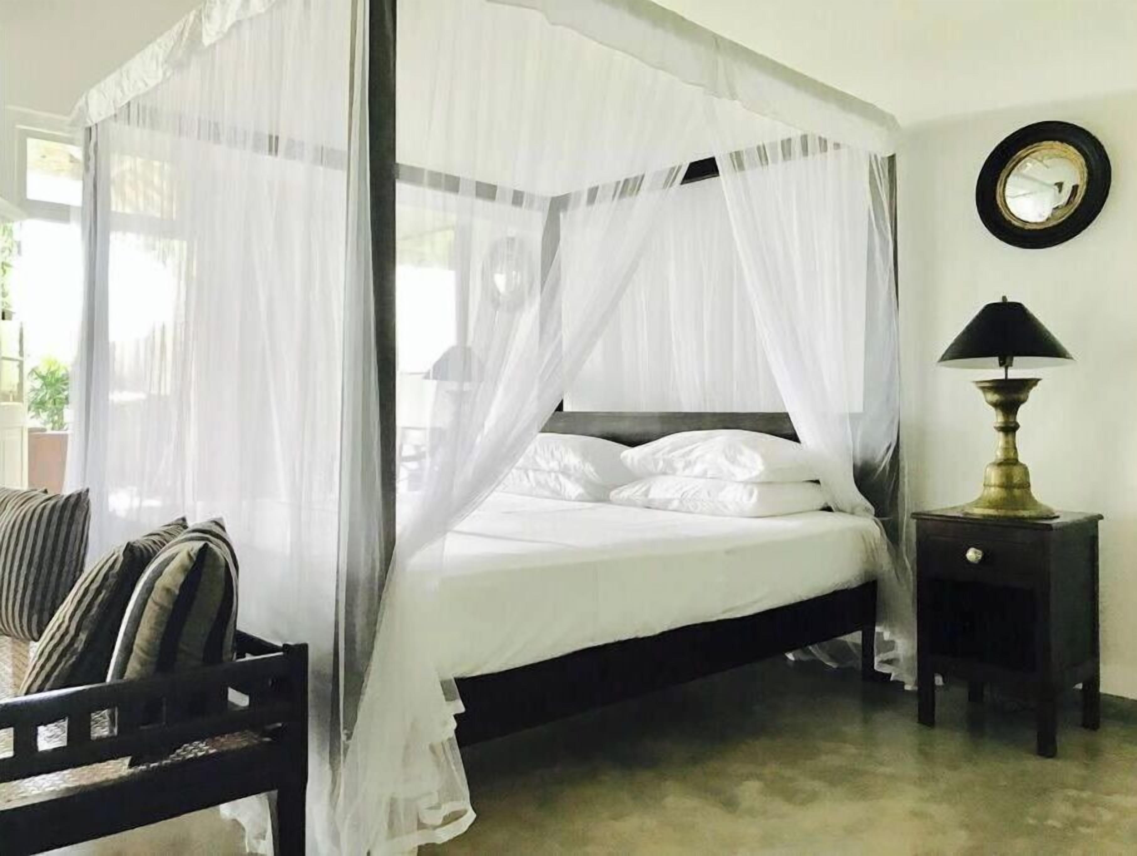 3 bedrooms, travel crib, WiFi, bed sheets