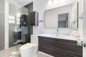 Shower, towels, shampoo