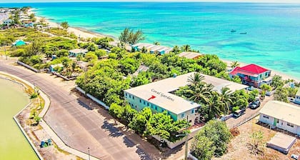 Few steps from the ocean, Two bedrooms apartment-CORAL GARDENS-Grand Turk Island