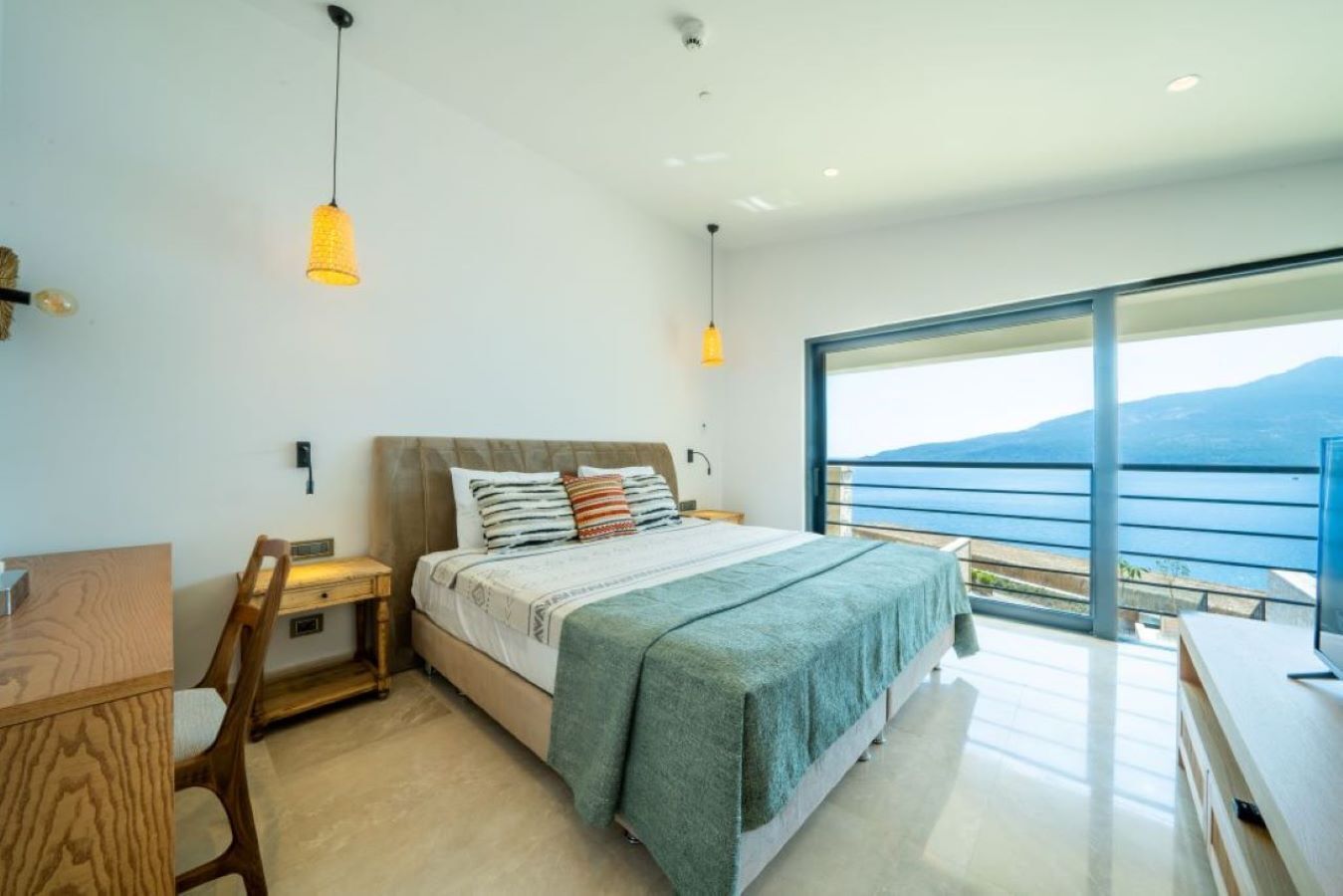 Ropa de cama de alta calidad y artículos del minibar gratis 