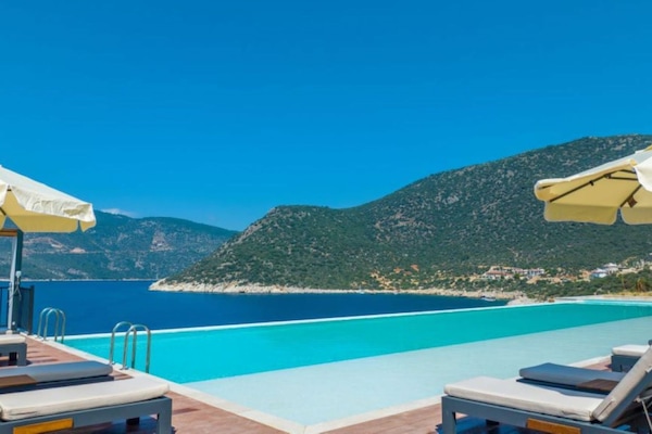 Una piscina techada, 2 piscinas al aire libre, camas de piscina gratis