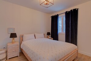 2 bedrooms, WiFi, bed sheets, wheelchair access