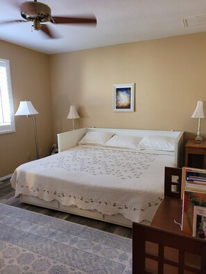 5 bedrooms, desk, WiFi, bed sheets - Green Valley, Gorgeous Mtn Views, Private pool (Green Valley)