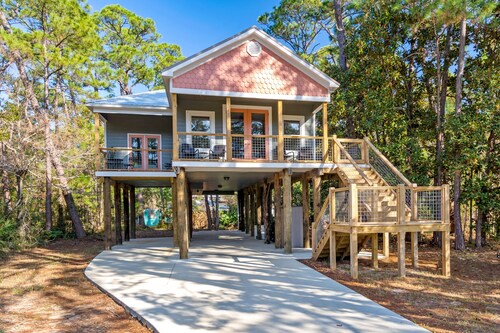 Gorgeous Magnolia Cottage: With Bicycles/Beach Equipment- Pet Friendly! Private!