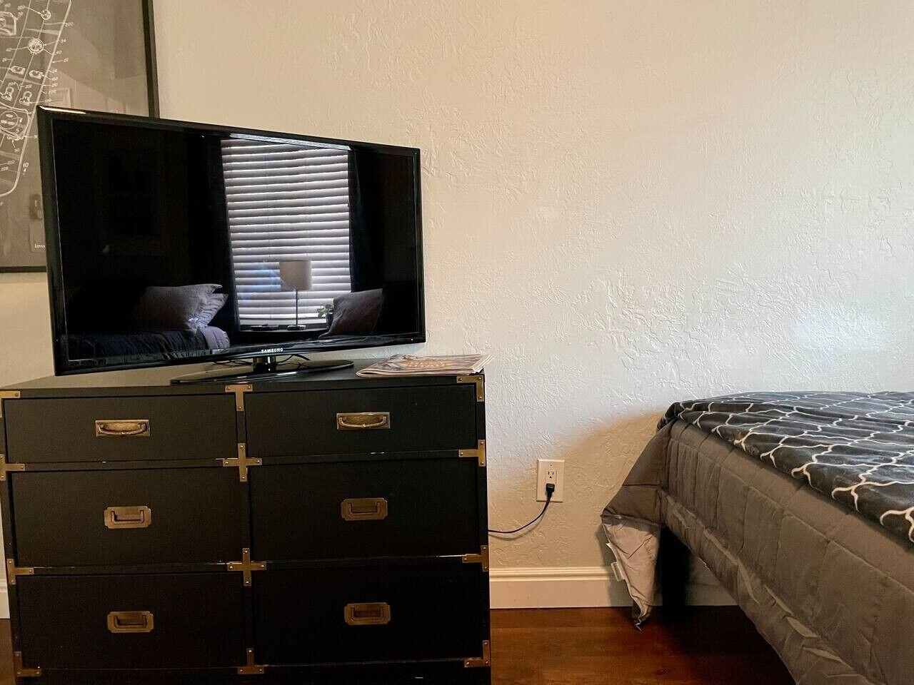 Iron/ironing board, travel crib, WiFi, bed sheets