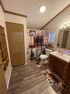 Shower, towels - Cozy Place w/Rustic Bunk house ORV Trail at end of driveway Sleeps 8-10 (Hulbert)