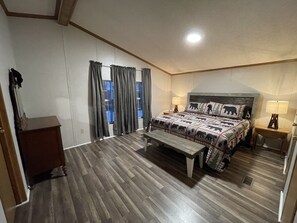 2 bedrooms, free WiFi, bed sheets - Cozy Place w/Rustic Bunk house ORV Trail at end of driveway Sleeps 8-10 (Hulbert)