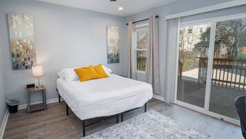 4 bedrooms, laptop workspace, iron/ironing board, bed sheets