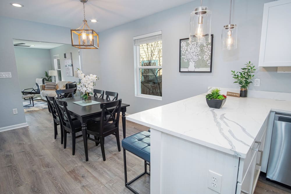 Adorable 4BR 2BA Close to Riverwalk and Downtown