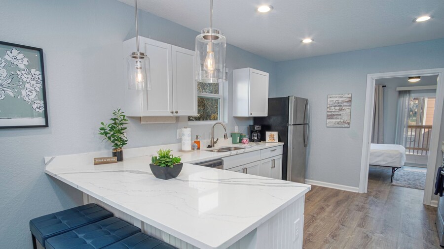 Adorable 4BR 2BA Close to Riverwalk and Downtown