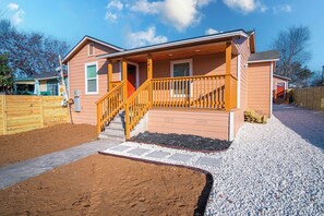 Mặt tiền nơi lưu trú