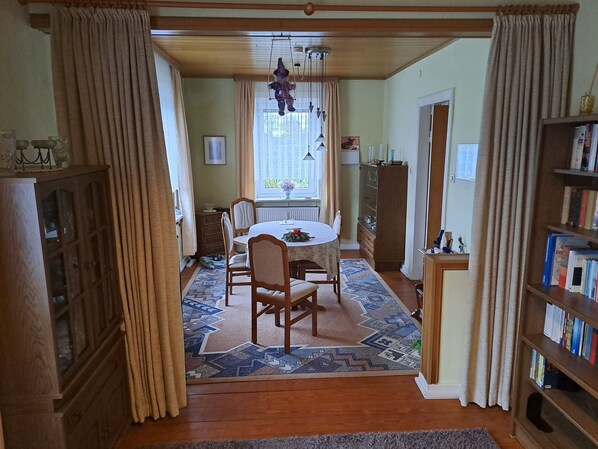 Dining - Relax in the iodine-rich North Sea air in the first floor apartment Deichblick (Friedrichskoog)