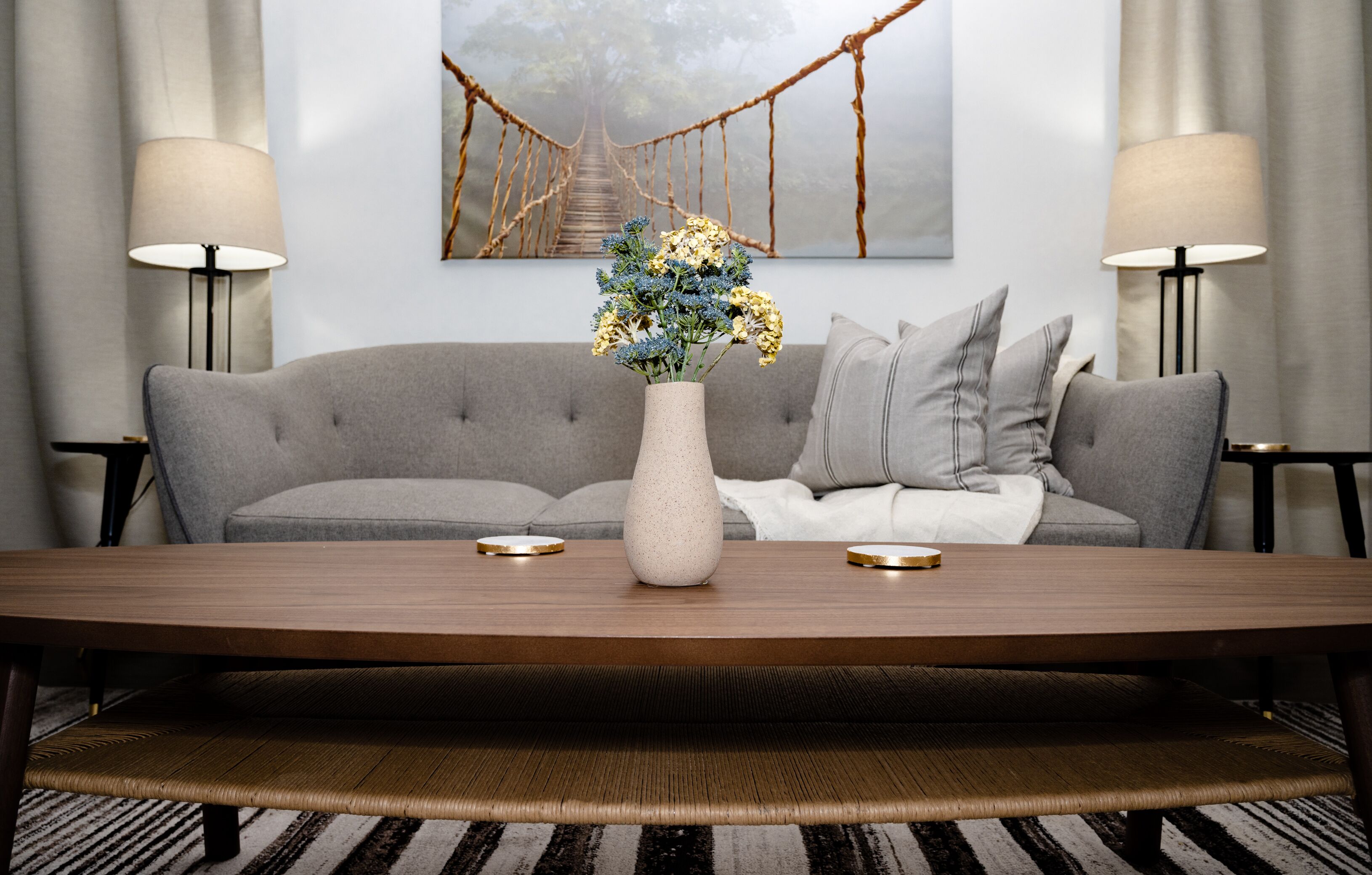 Sleeps 6, 3 Queen beds - centrally located KCMO