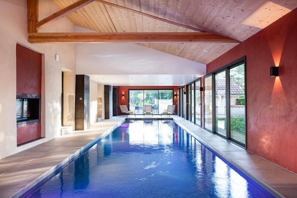 Kolam renang tertutup, kolam renang terbuka bermusim, payung kolam