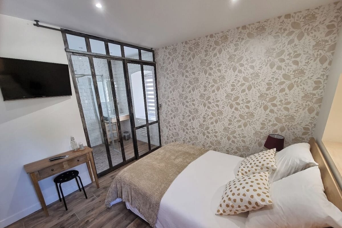 Wifi gratis y ropa de cama