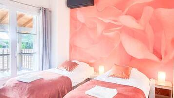 Chambre Deluxe Double ou avec lits jumeaux, climatisation, vue jardin