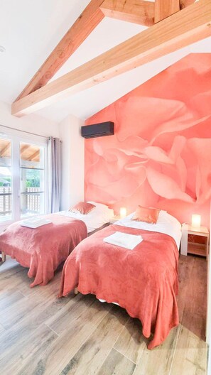 Chambre Deluxe Double ou avec lits jumeaux, climatisation, vue jardin