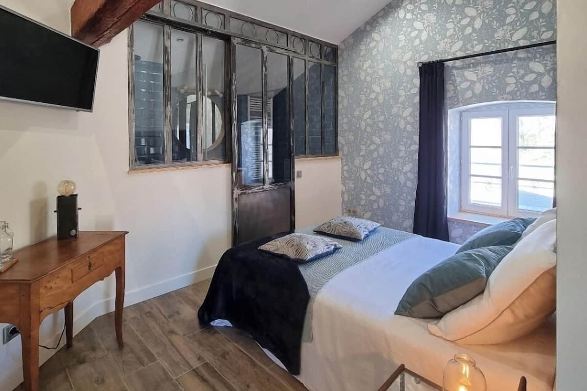 Wifi gratis y ropa de cama