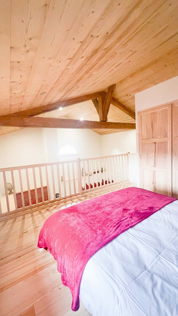 Luxury Duplex, Hot Tub | Premium bedding, free WiFi, bed sheets - Le Cottage du Parc (Chambéon)