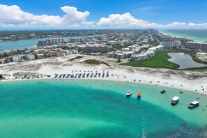 On the beach - 1BR Beach Retreat + Balcony + 3 Pools & Pickleball Court | Magnolia House 307 (Destin)