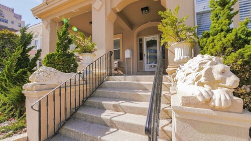 4BR 3BA Luxe Beach Estate I