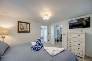 1 bedroom, iron/ironing board, free WiFi, bed sheets - 17259 Whitewater - Pet Friendly Unit by Fort Myers (Fort Myers Beach)