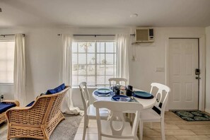Dining - 17259 Whitewater - Pet Friendly Unit by Fort Myers (Fort Myers Beach)