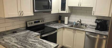 Fridge, microwave, stovetop, dishwasher