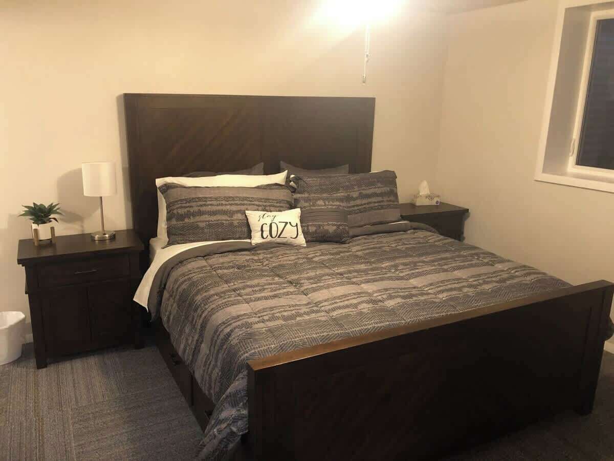 4 habitaciones, tabla de planchar con plancha, wifi y ropa de cama 