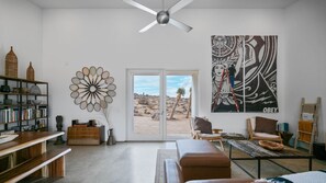 المنشأة من الداخل