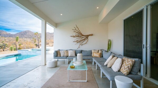 تلفزيون، مكتب