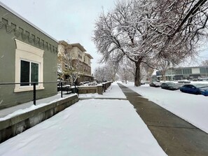 Property grounds - The Summit: Downtown SLC/ Pets OK/ W&D/ Fireplace (Salt Lake City)